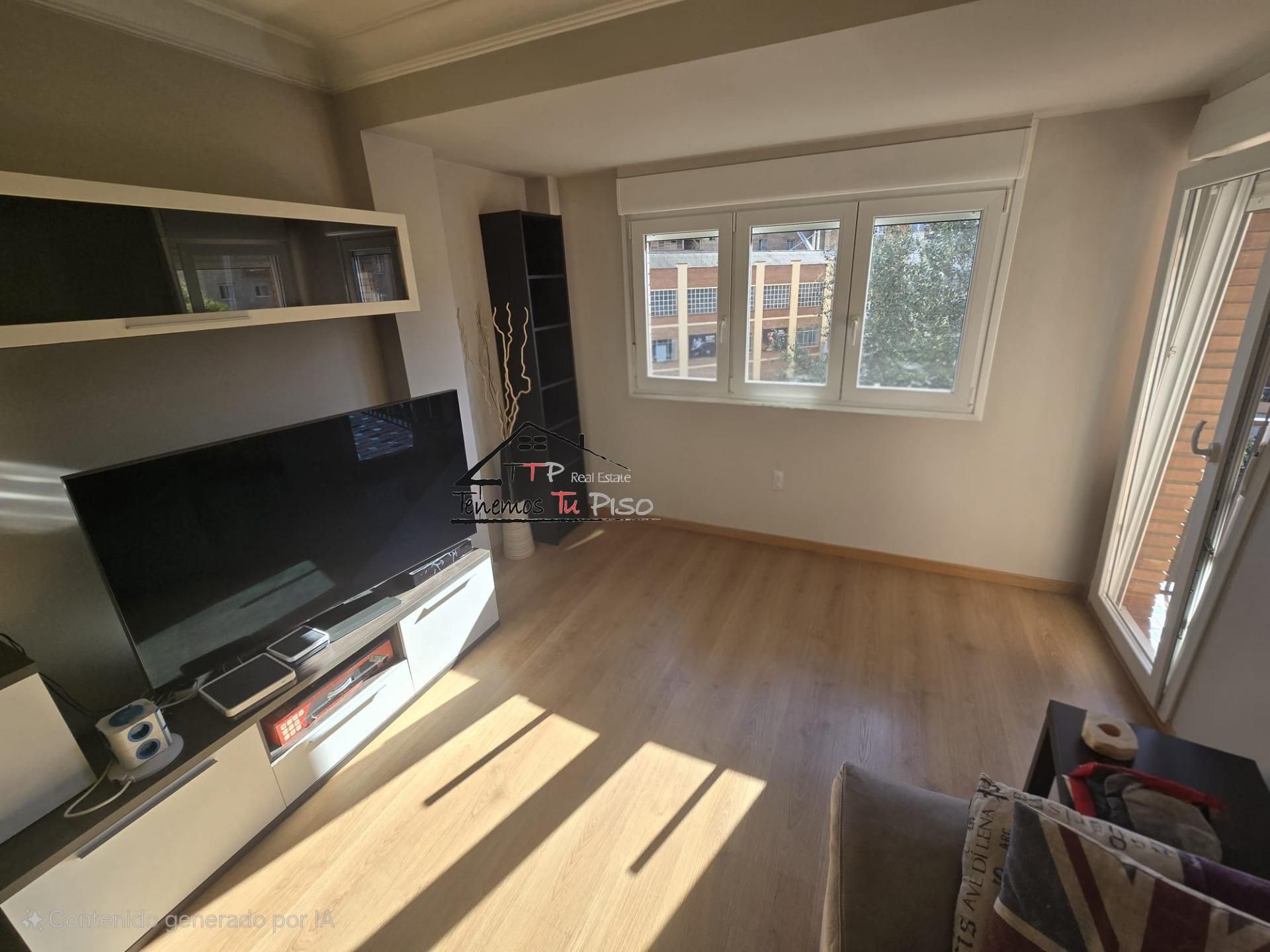 Living room of Flat for sale in  Zaragoza Capital  with Heating, Parquet flooring and Terrace