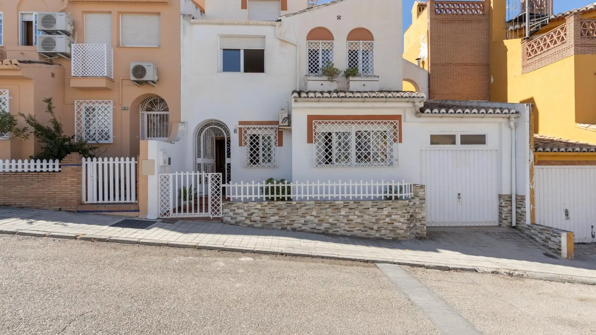 Casa adosada en venta en Avenida de la Libertad, 6, Huétor Vega