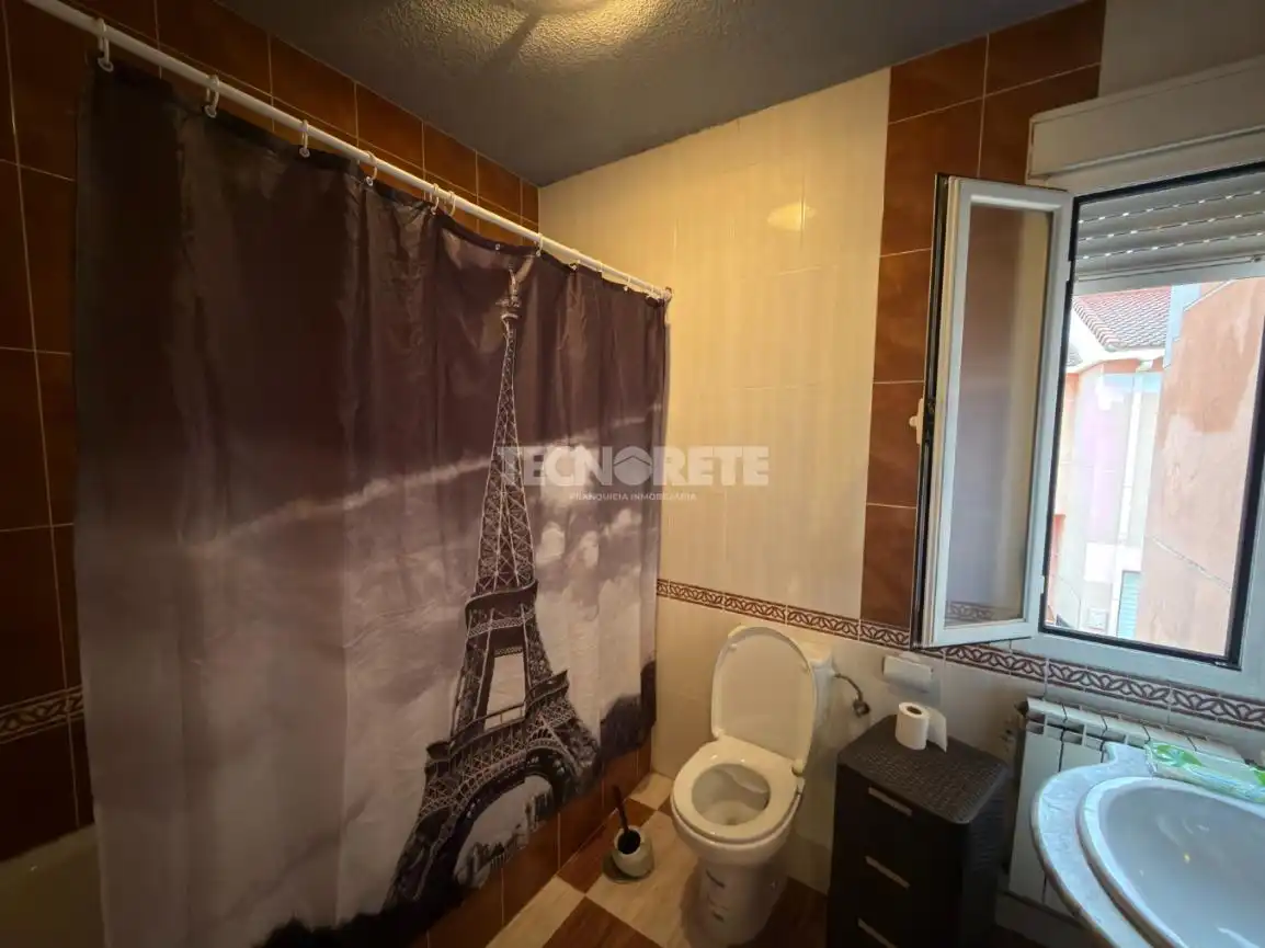 Bathroom of Detached homes for sale in Dosbarrios, Toledo