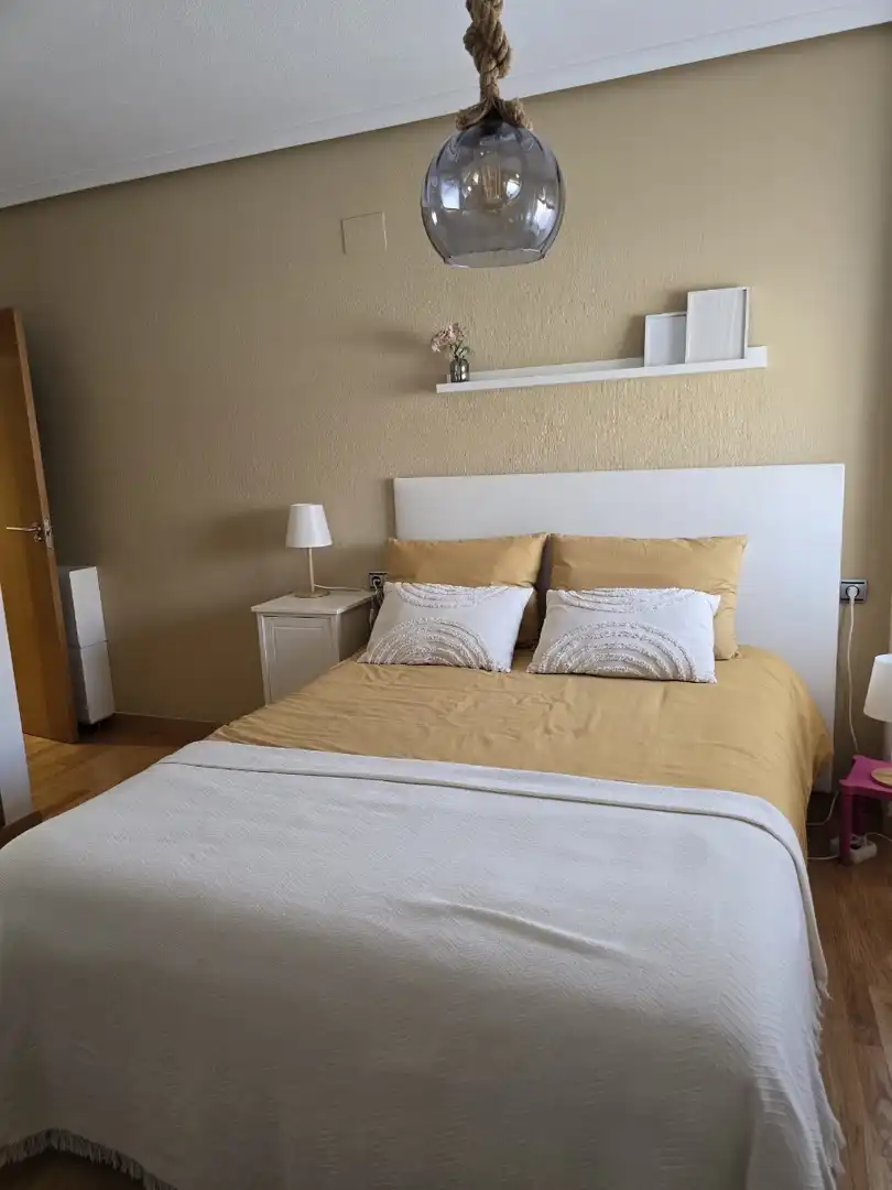 Habitación de Piso de alquiler en Torrevieja con Aire acondicionado, Calefacción y Parquet