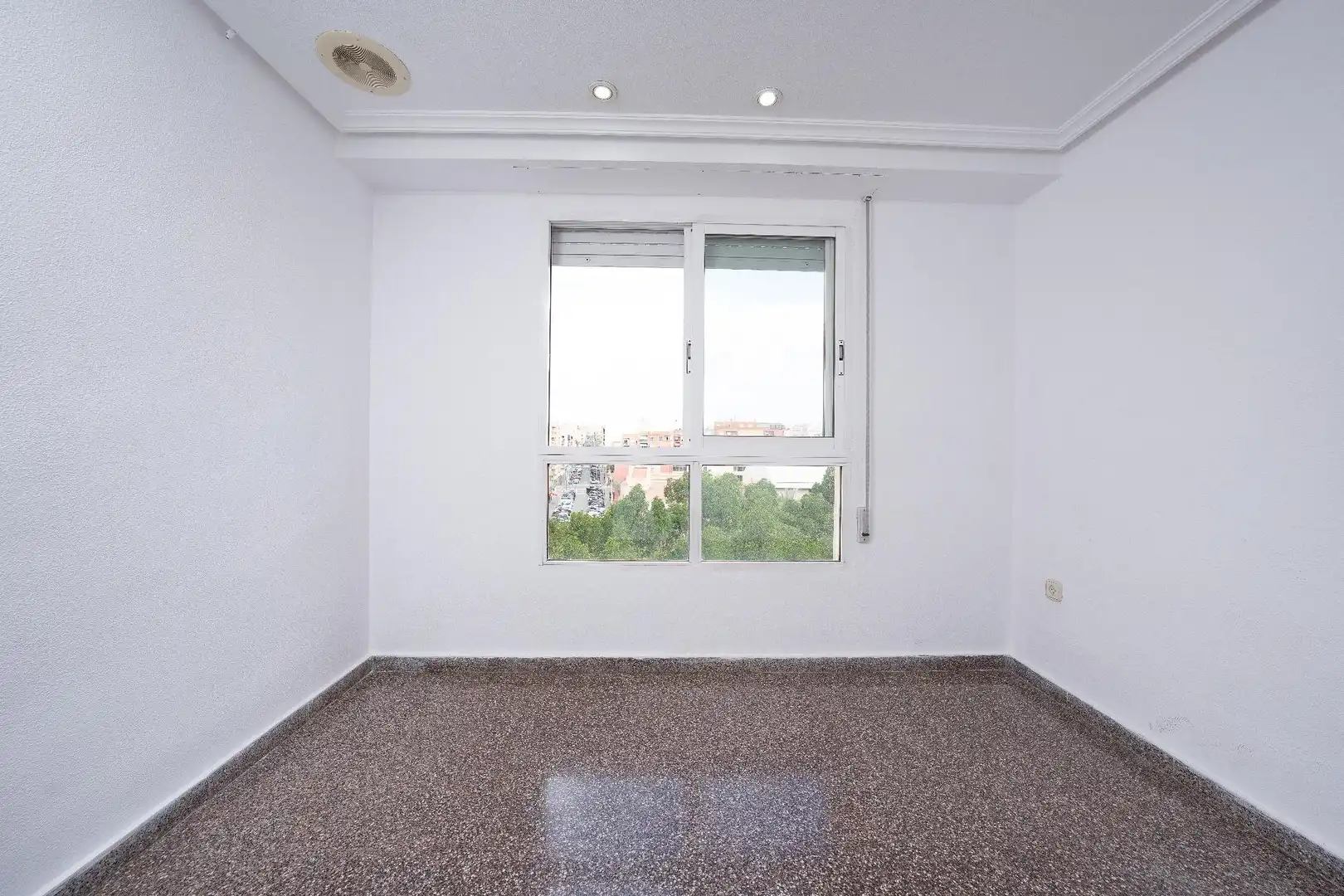 Habitación de Piso en venta en Elche / Elx con Aire acondicionado, Terraza y Balcón