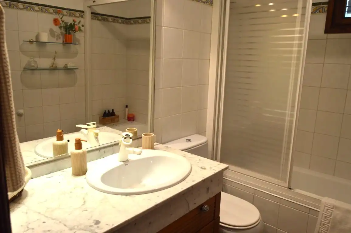 Baño de Casa o chalet de alquiler en Prullans con Jardín privado, Parquet y Terraza