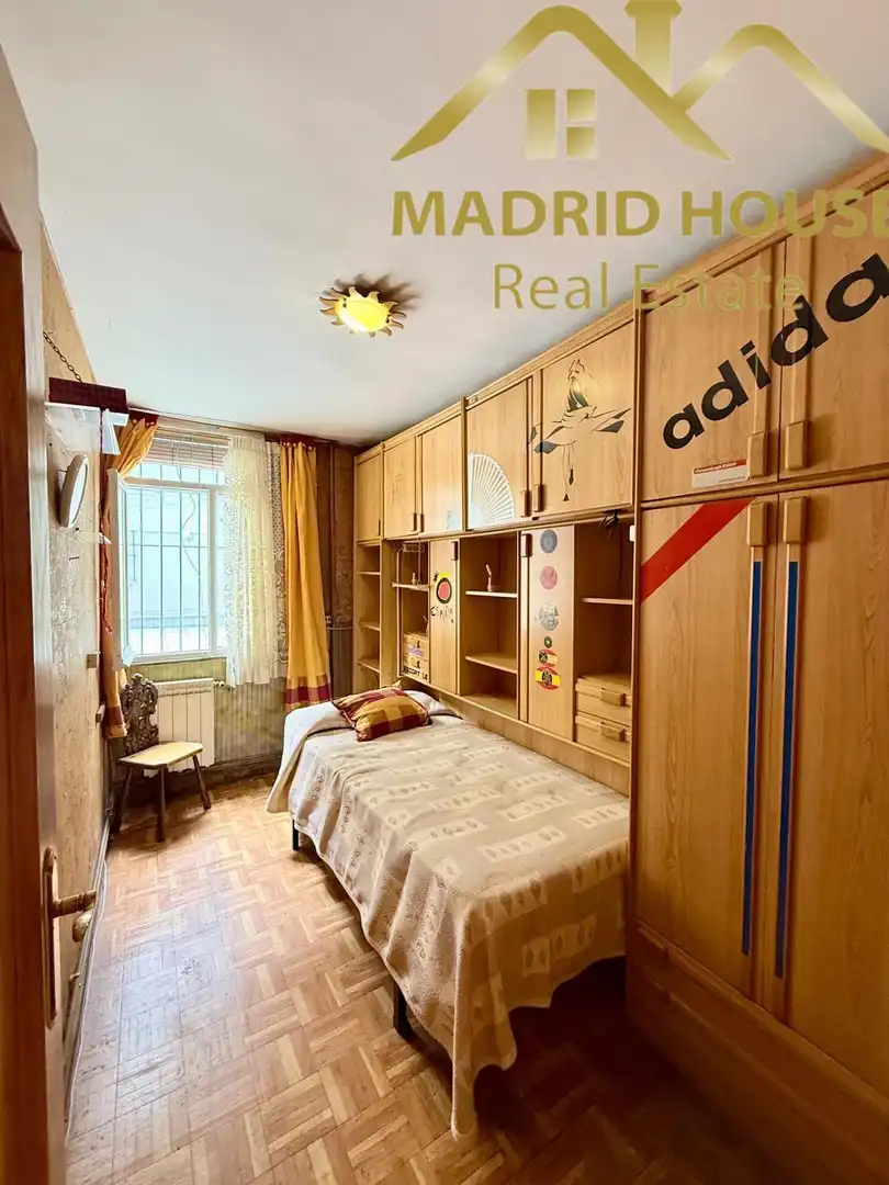 Bedroom of Flat for sale in Madrid  with Air Conditioner and Heating