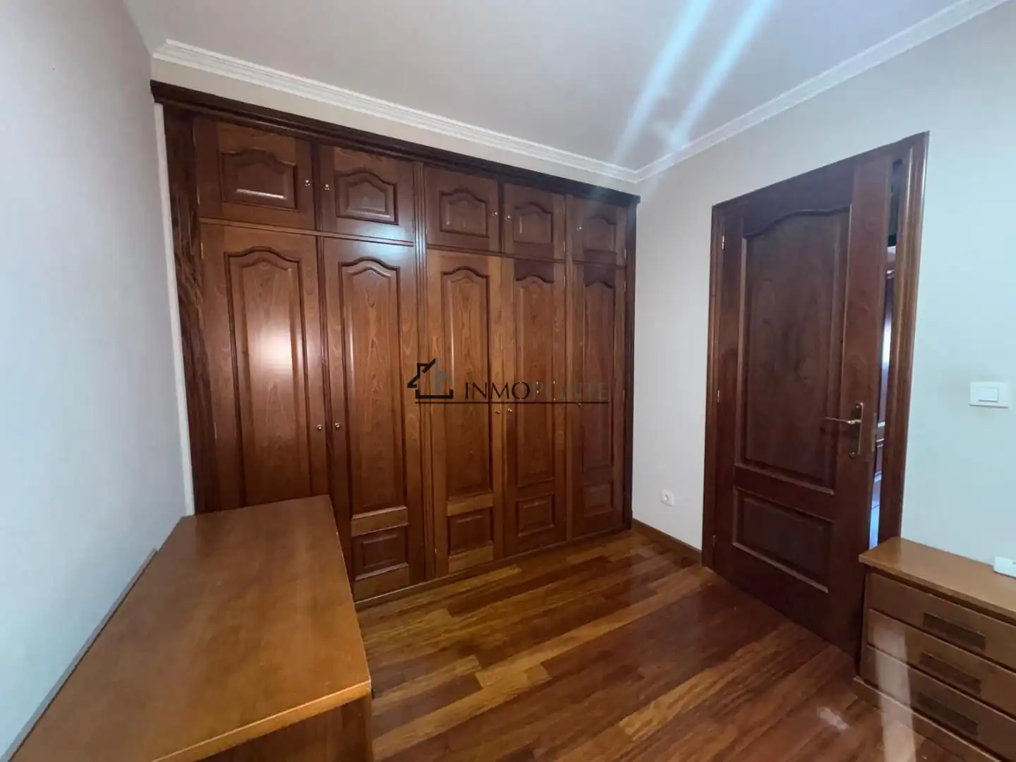 Dormitori de Apartament en venda en Pontevedra Capital  amb Calefacció i Traster