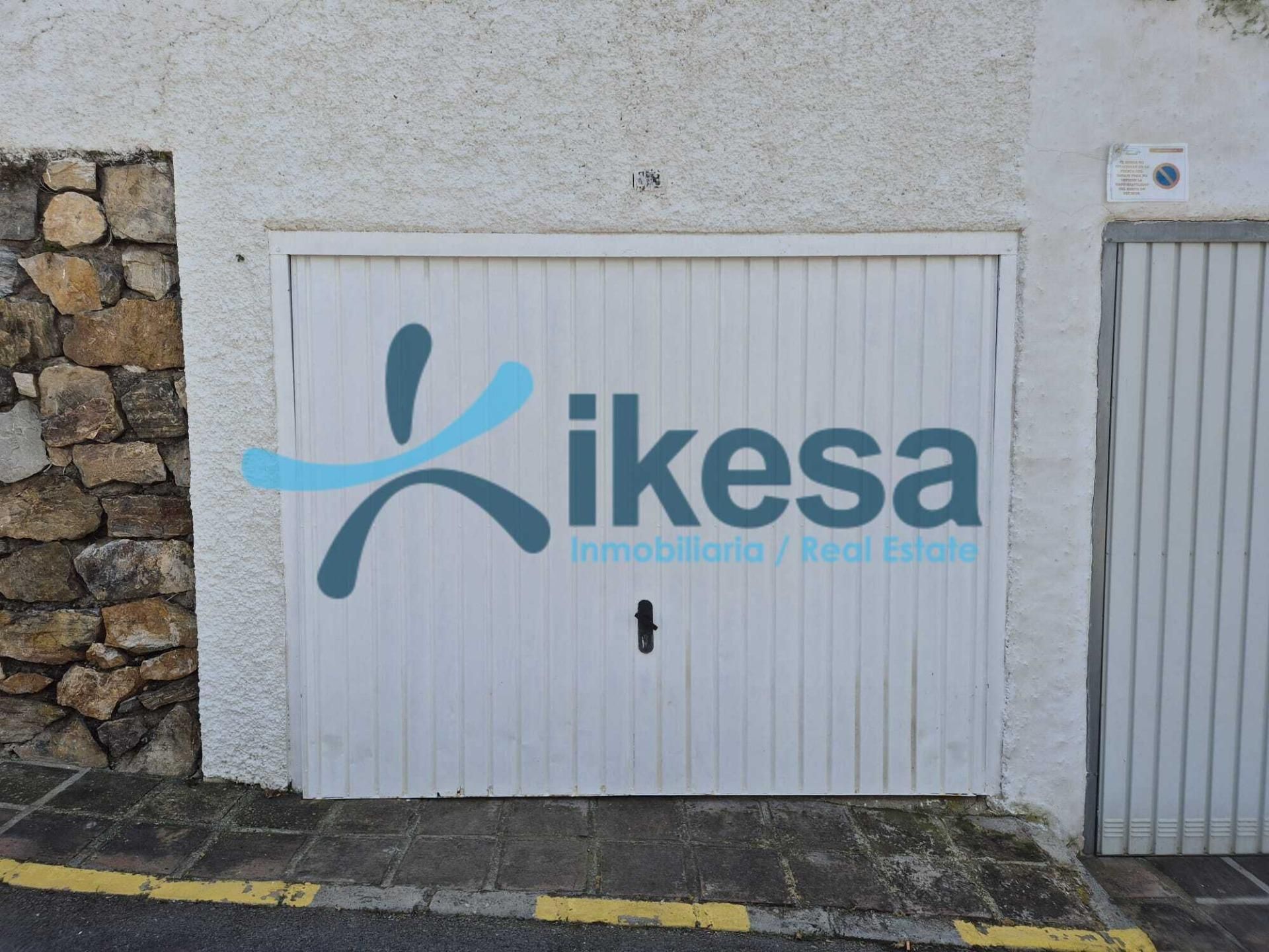 Vista exterior de Pis en venda en Almuñécar amb Jardí privat i Piscina comunitària
