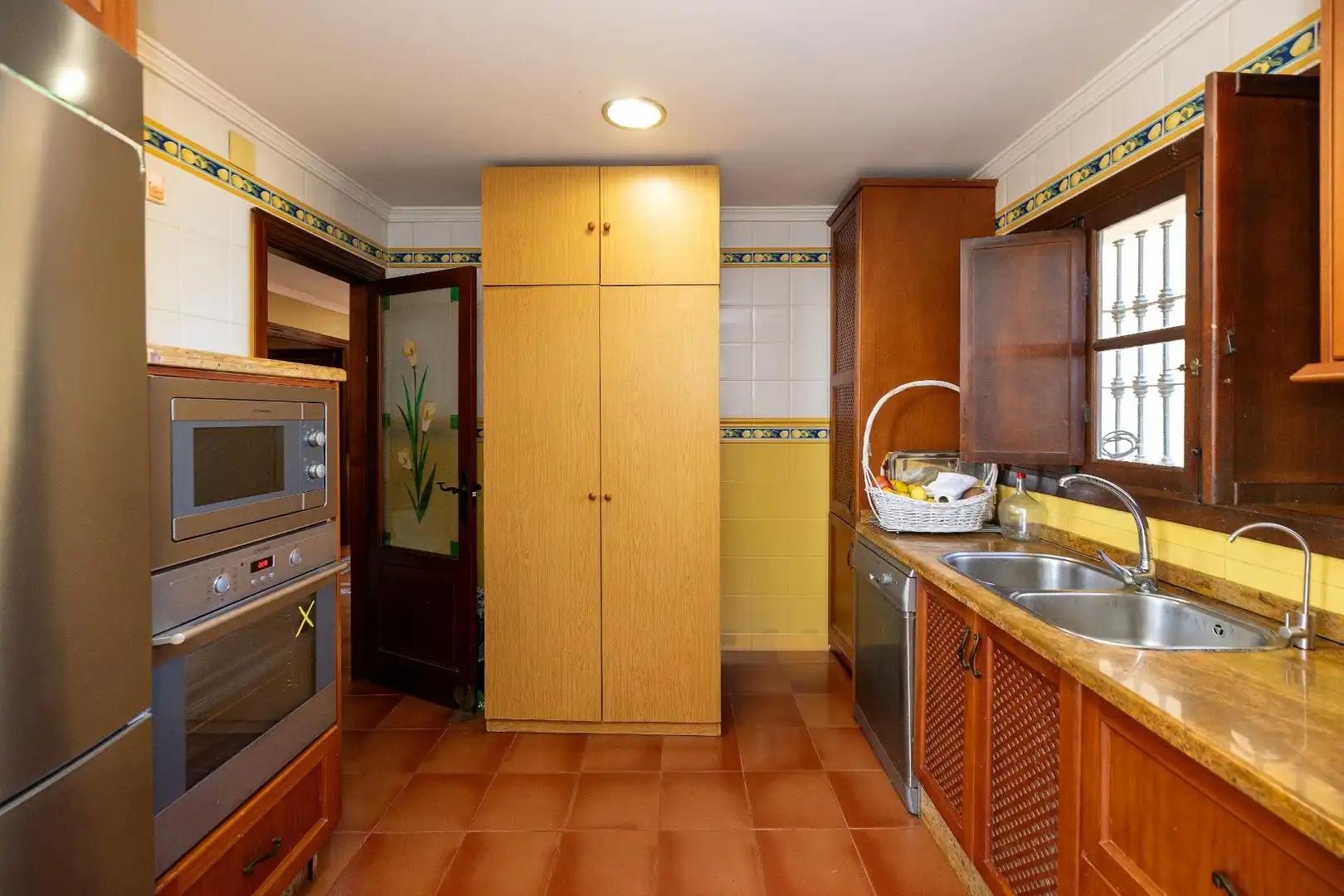 Cuina de Casa o xalet en venda en Alhaurín de la Torre amb Jardí privat, Terrassa i Piscina
