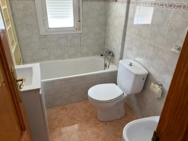 Bany de Casa o xalet en venda en Moraleja de Enmedio amb Aire condicionat, Jardí privat i Terrassa