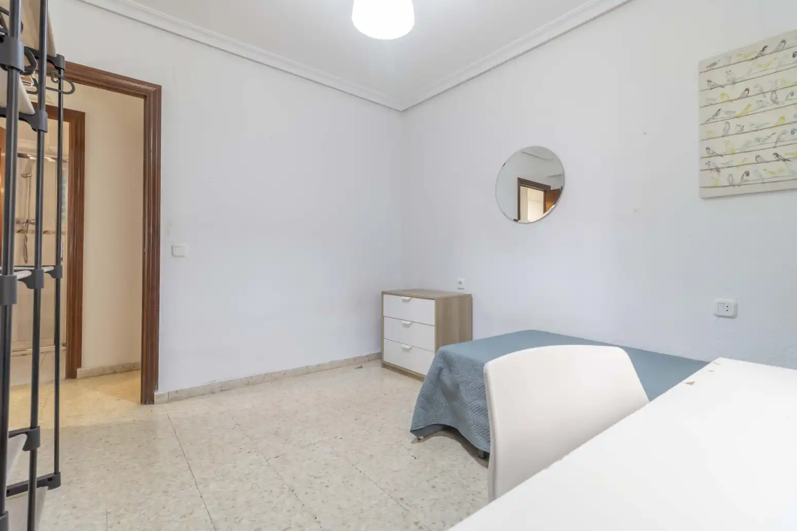 Dormitori de Pis de lloguer en Sevilla amb Aire condicionat, Terrassa i Moblat