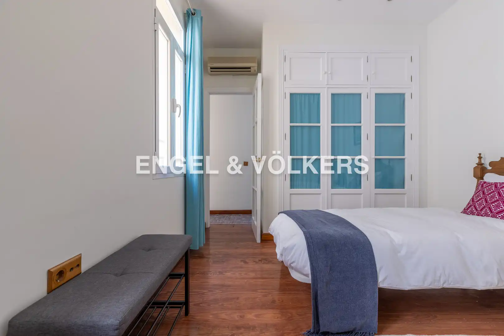 Bedroom of Attic for sale in Sevilla  with Air Conditioner, Heating and Terrace