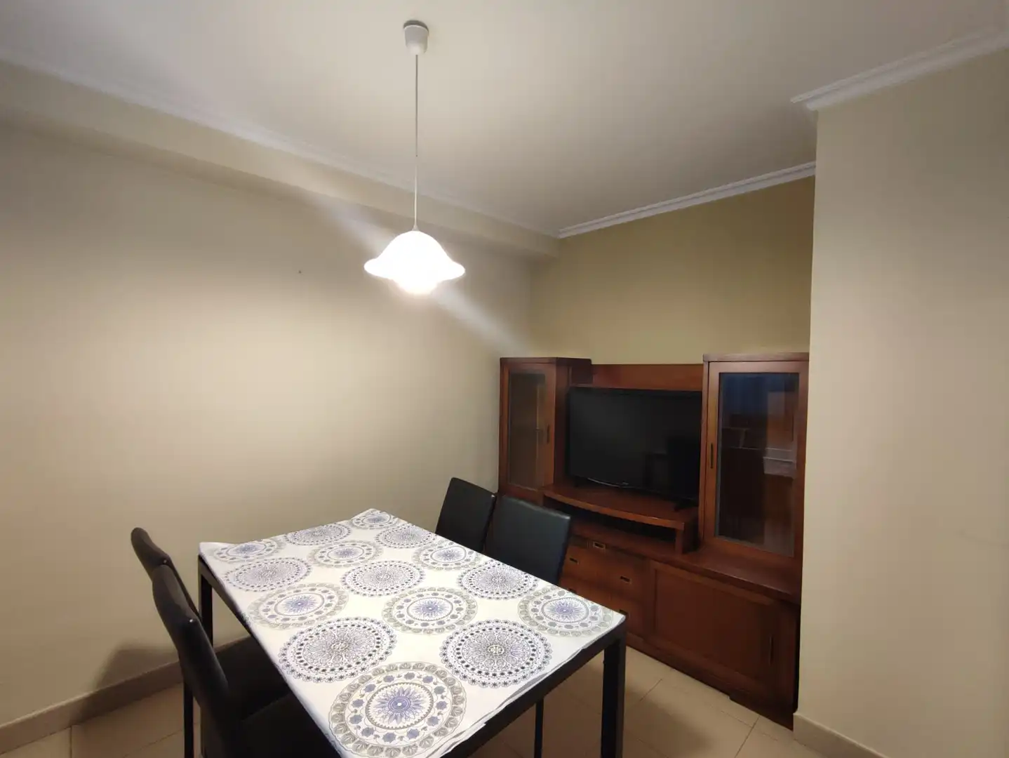 Comedor de Piso de alquiler en Gijón  con Calefacción, Parquet y Amueblado