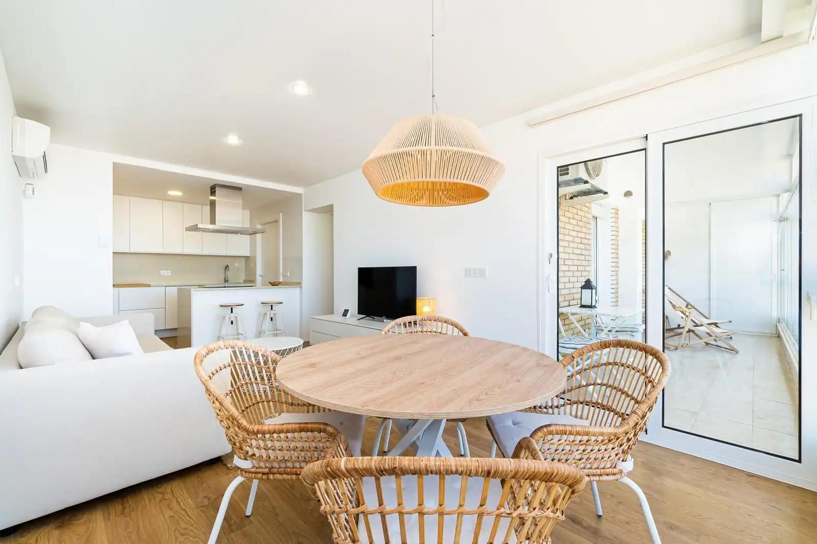 Comedor de Apartamento de alquiler en Torrevieja con Aire acondicionado, Calefacción y Terraza
