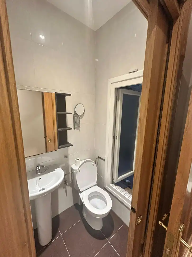 Bany de Apartament de lloguer en Donostia - San Sebastián  amb Calefacció i Moblat