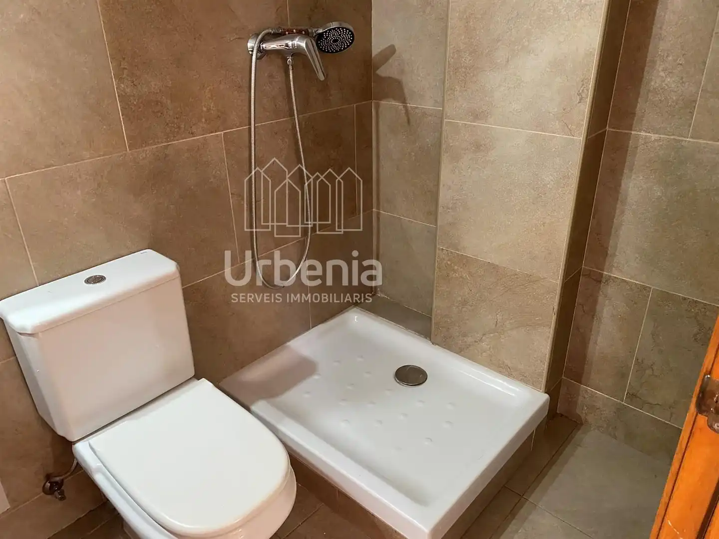 Baño de Dúplex en venta en Gelida con Aire acondicionado, Terraza y Amueblado