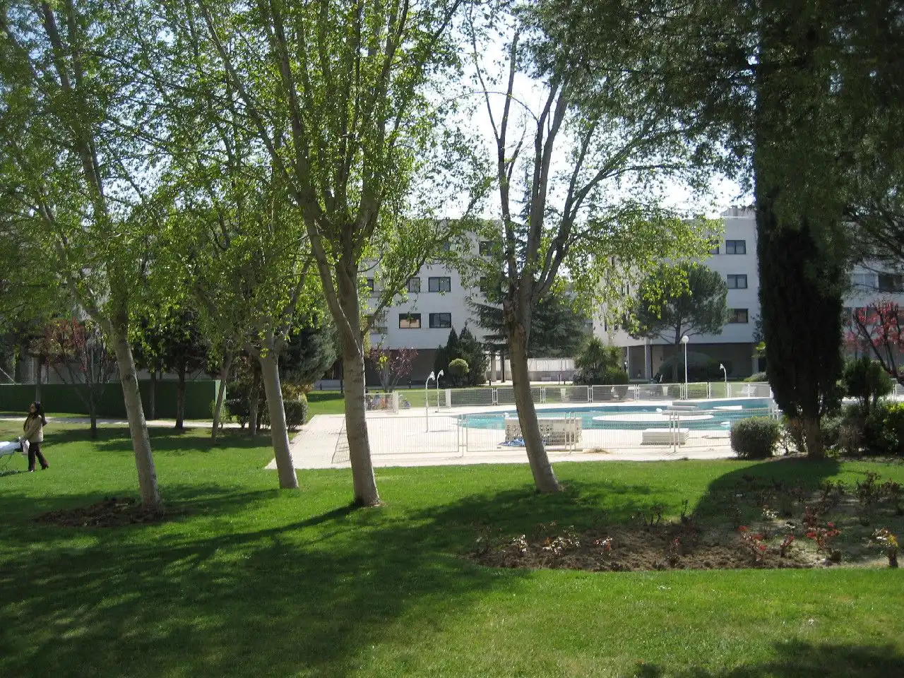 Swimming pool of Flat for rent in Pozuelo de Alarcón  with Air Conditioner, Heating and Private garden