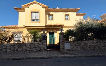 Vista exterior de Casa o xalet en venda en Antequera amb Jardí privat, Terrassa i Piscina