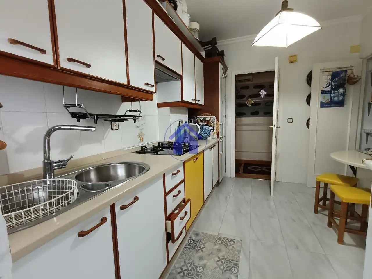 Cocina de Piso de alquiler en Vigo  con Calefacción, Parquet y Terraza