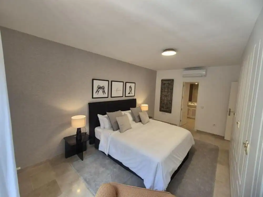 Dormitori de Apartament de lloguer en Marbella amb Aire condicionat, Terrassa i Traster