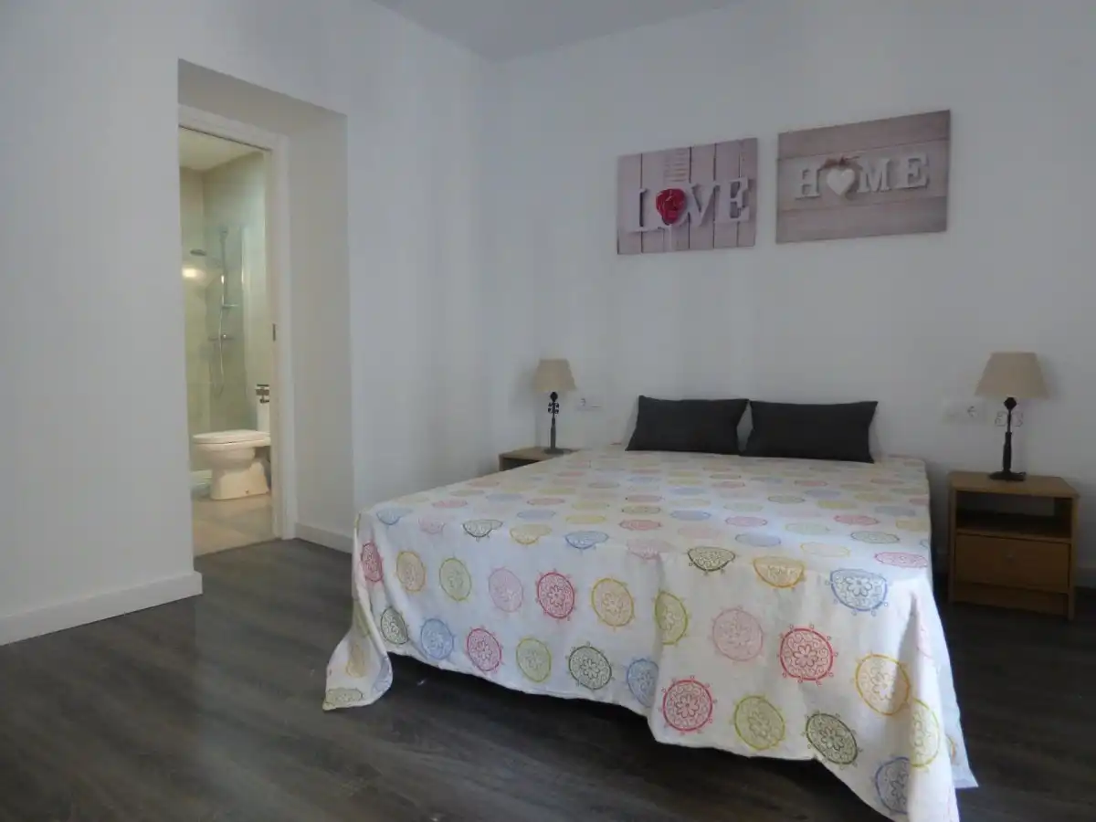Habitación de Piso en venta en Almería con Calefacción, Terraza y Amueblado
