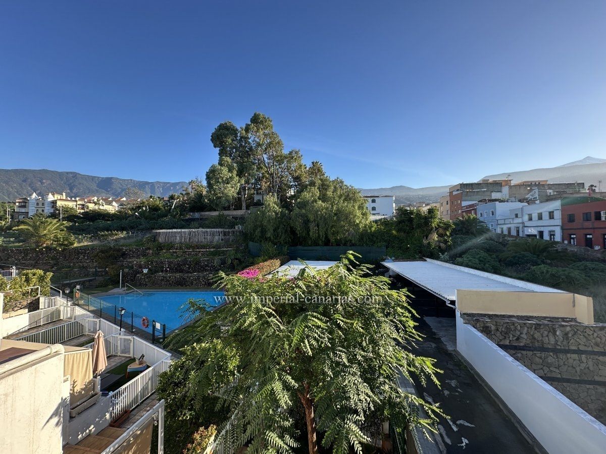 Vista exterior de Casa adosada en venda en Puerto de la Cruz amb Aire condicionat, Jardí privat i Terrassa