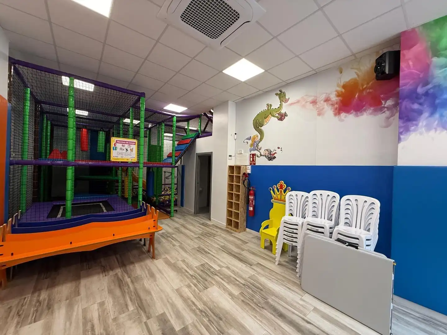 Local en venta en Alicante / Alacant con Aire acondicionado y Amueblado