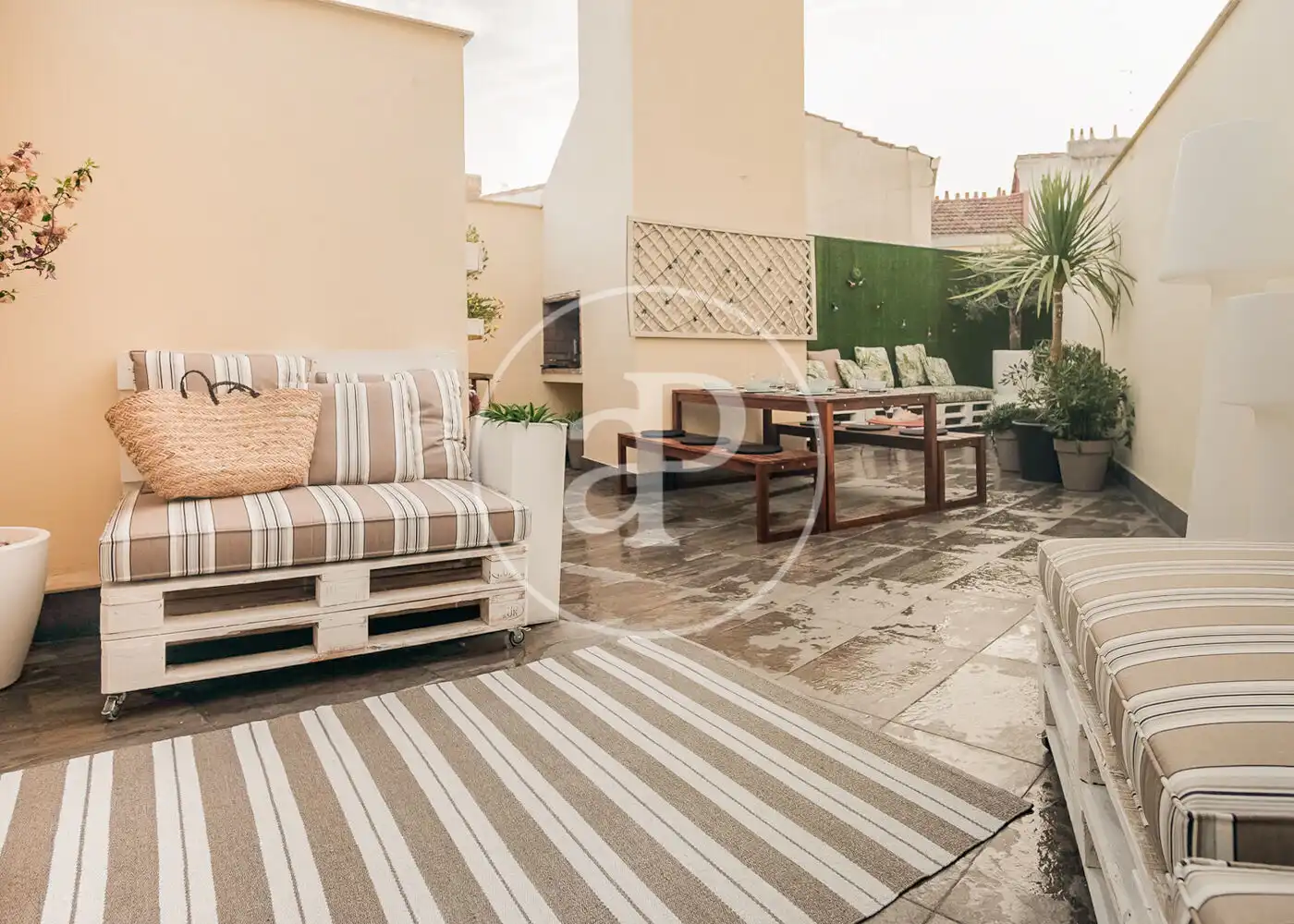 Attic for rent in C. de los Caños del Peral, Palacio