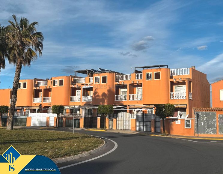 Vista exterior de Dúplex en venda en Torrevieja amb Terrassa, Moblat i Piscina comunitària