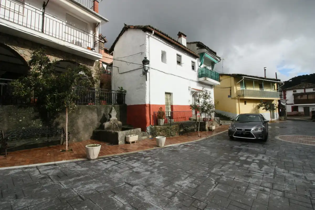 Vista exterior de Casa o chalet en venta en Arenas de San Pedro con Calefacción, Parquet y Amueblado