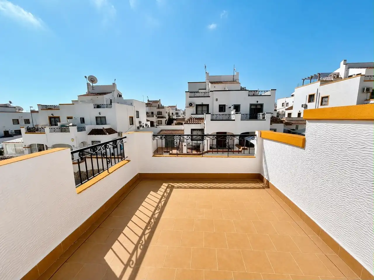 Casa aparellada amb terrassa en venda a Orihuela Costa, imagen 17