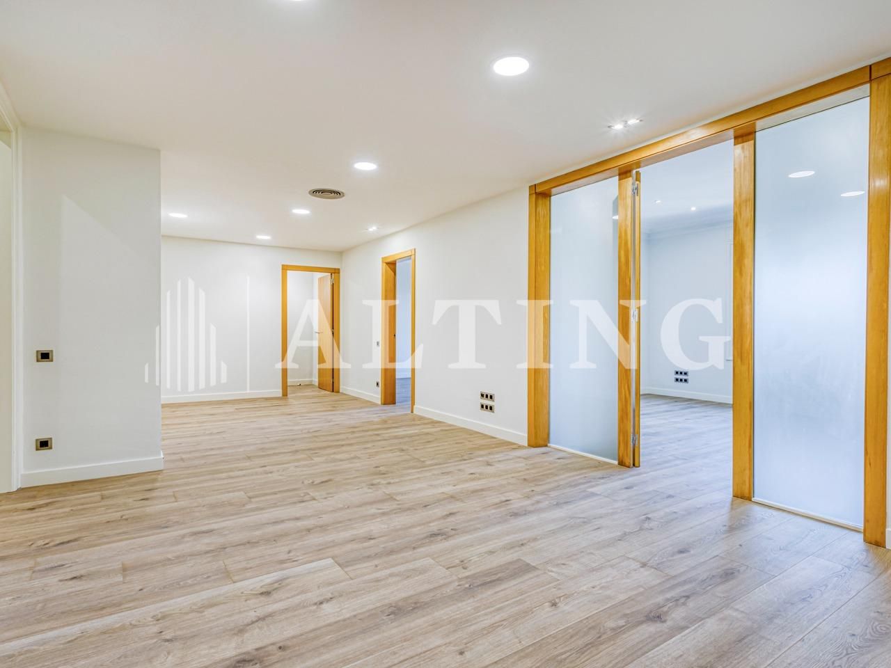 Office to rent in  Barcelona Capital  with Air Conditioner and Heating