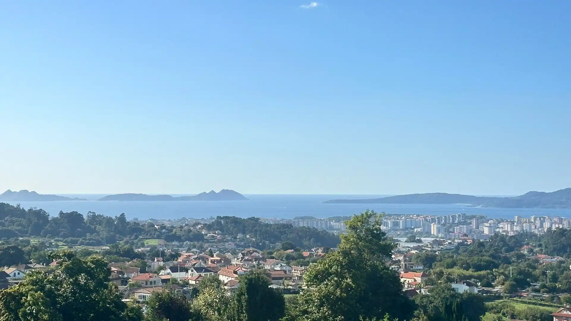 Vista exterior de Casa o chalet en venta en Vigo  con Calefacción, Jardín privado y Parquet