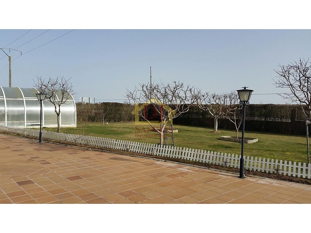 Jardí de Casa o xalet en venda en Castellanos de Villiquera amb Calefacció, Jardí privat i Terrassa