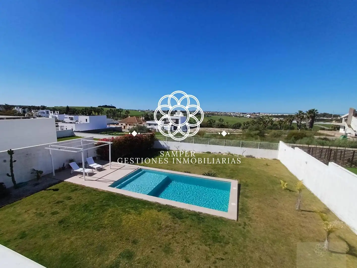 Exterior view of Houses for sale in Sanlúcar de Barrameda  with Swimming Pool