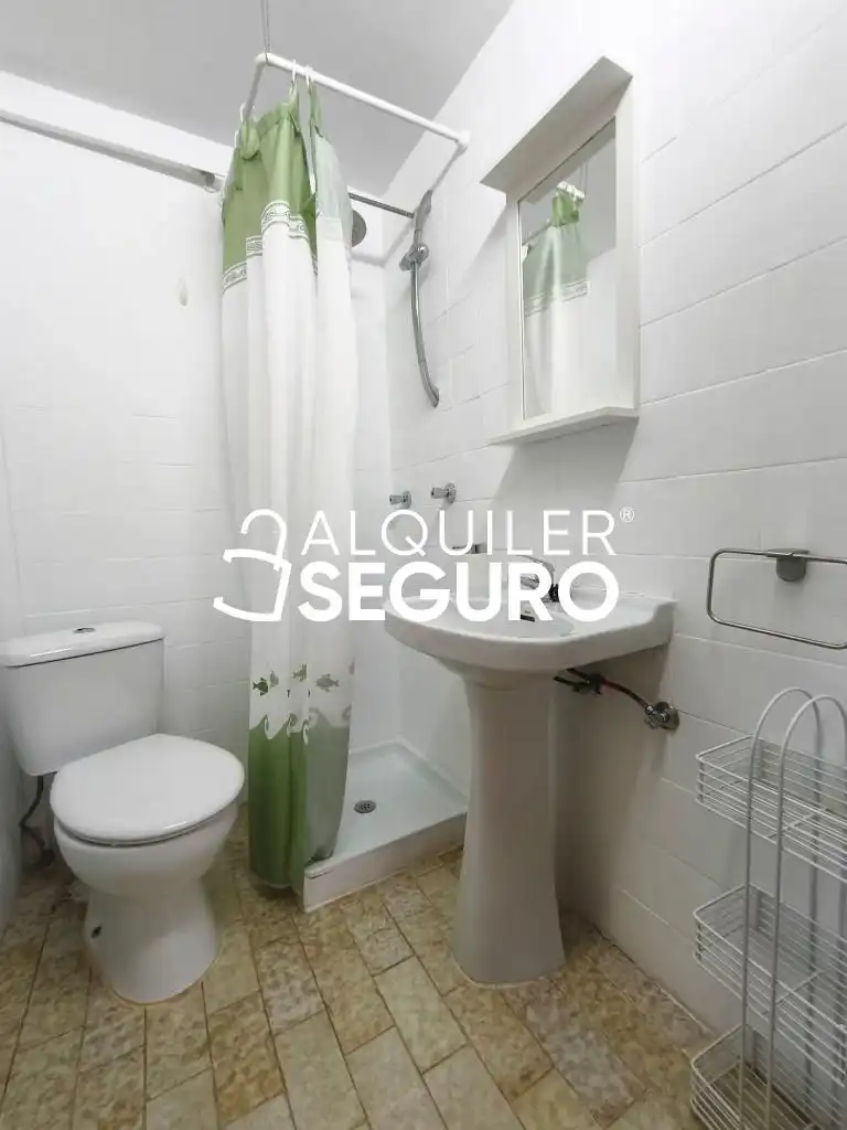 Baño de Ático de alquiler en El Campello con Terraza y Amueblado