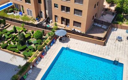 Swimming pool of Flat to rent in  Madrid Capital  with Air Conditioner, Heating and Private garden