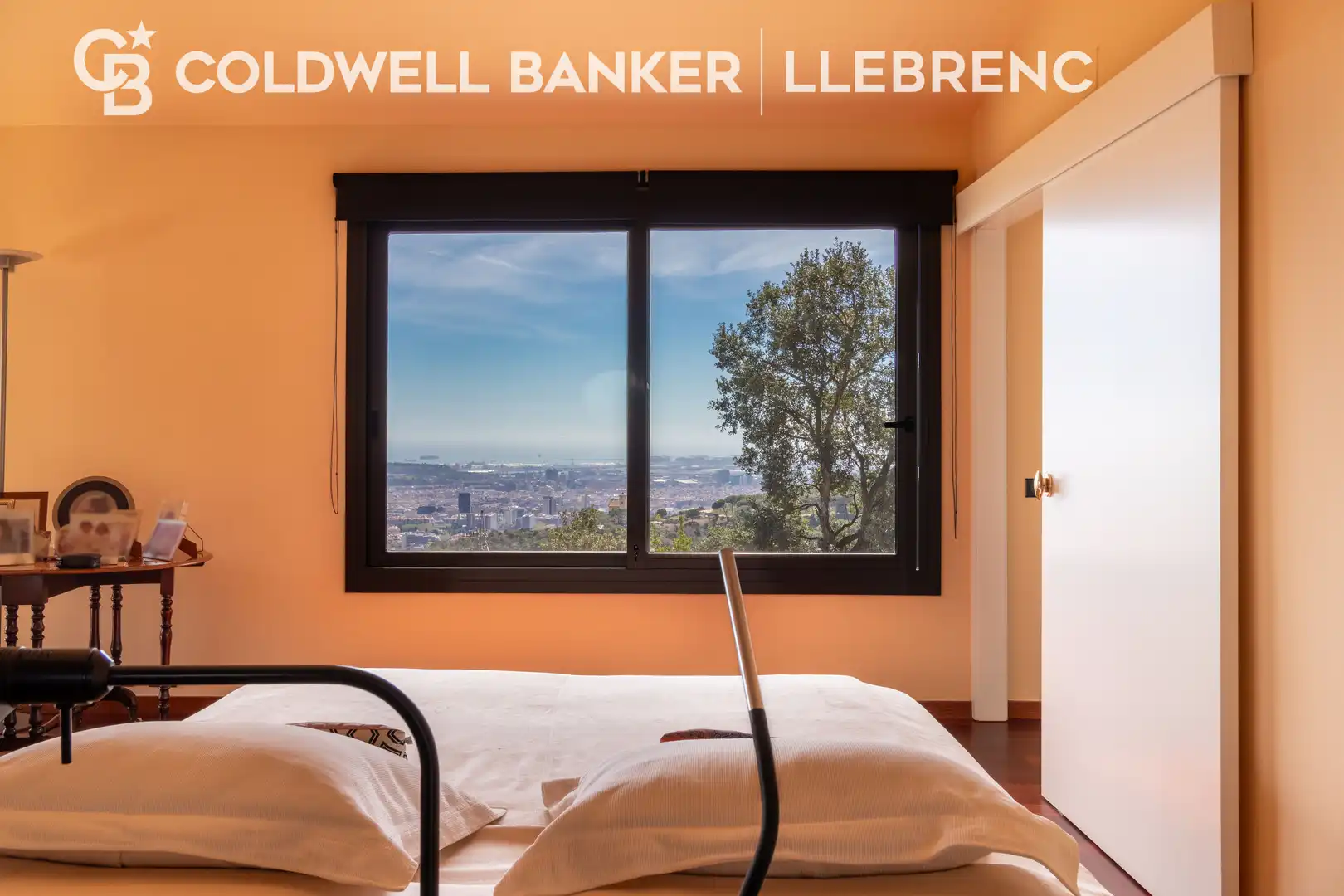 Vista exterior de Casa o chalet en venta en Barcelona con Aire acondicionado, Calefacción y Jardín privado