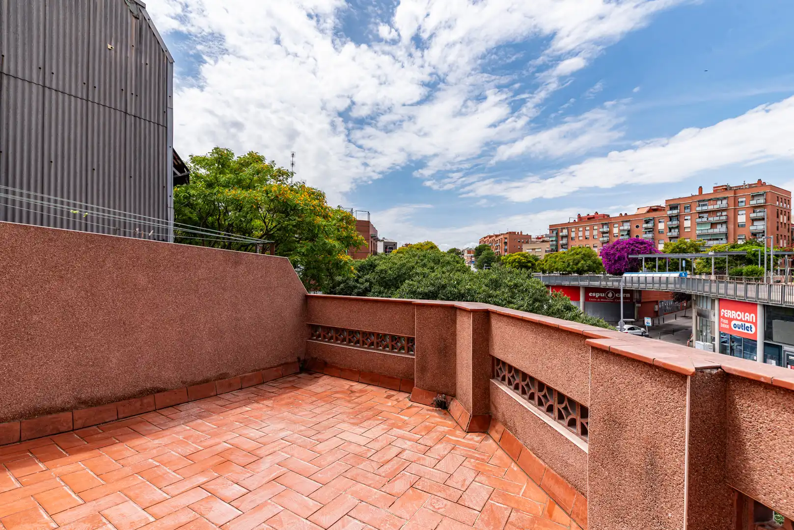 Terraza de Ático en venta en Santa Coloma de Gramenet con Terraza, Horno y Balcón