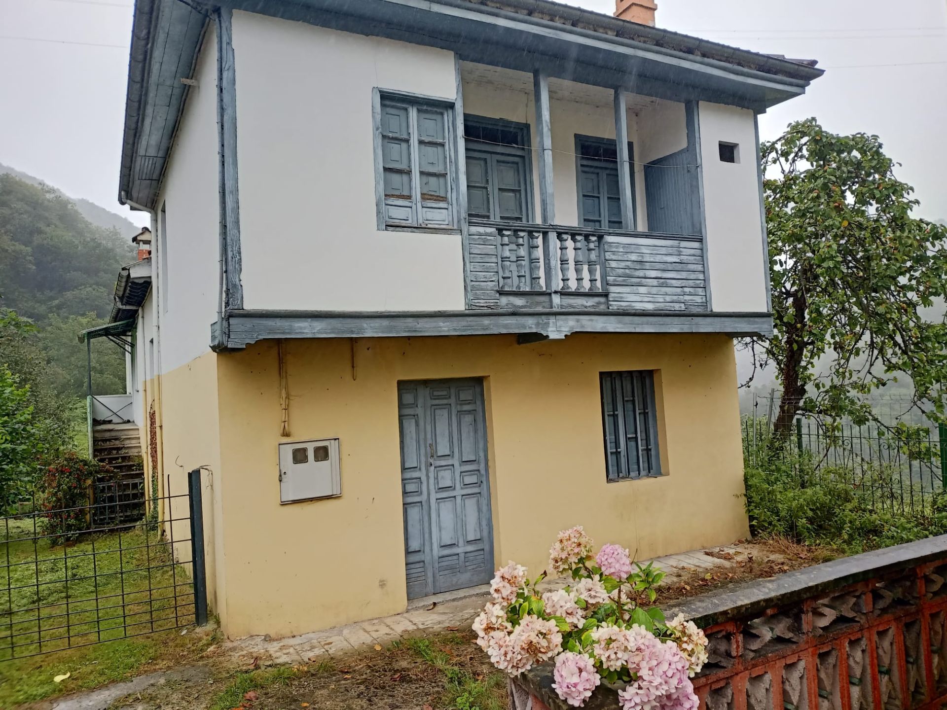 Exterior view of House or chalet for sale in San Martín del Rey Aurelio  with Private garden, Furnished and Balcony