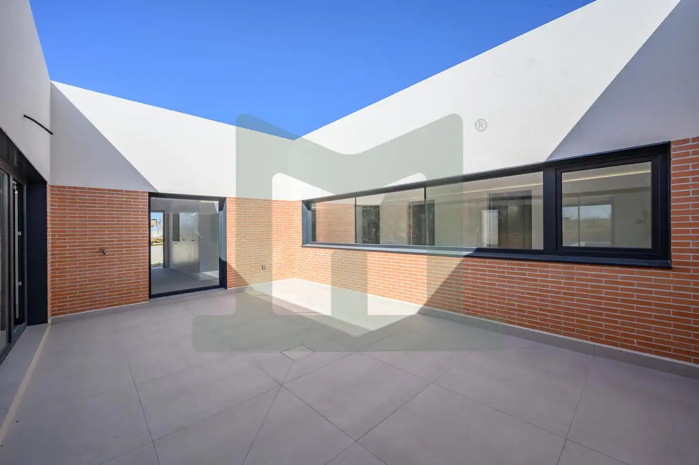 Vista exterior de Casa adosada en venta en Griñón con Calefacción, Jardín privado y Piscina