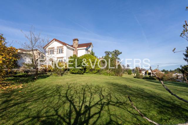 Casa-chalet en Venta en Barrio La Barquería en Marina de Cudeyo