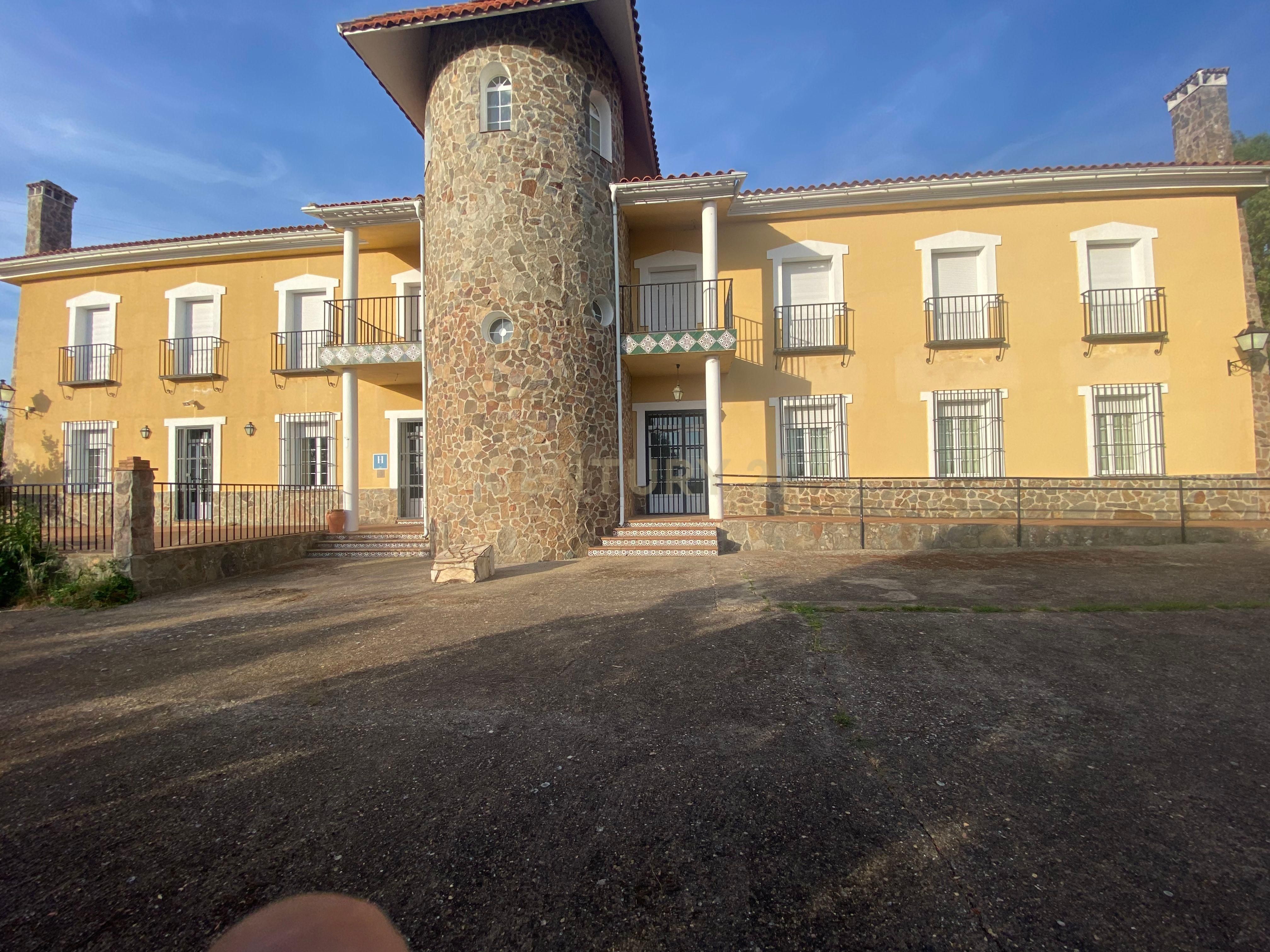 Vista exterior de Edifici en venda en Alía