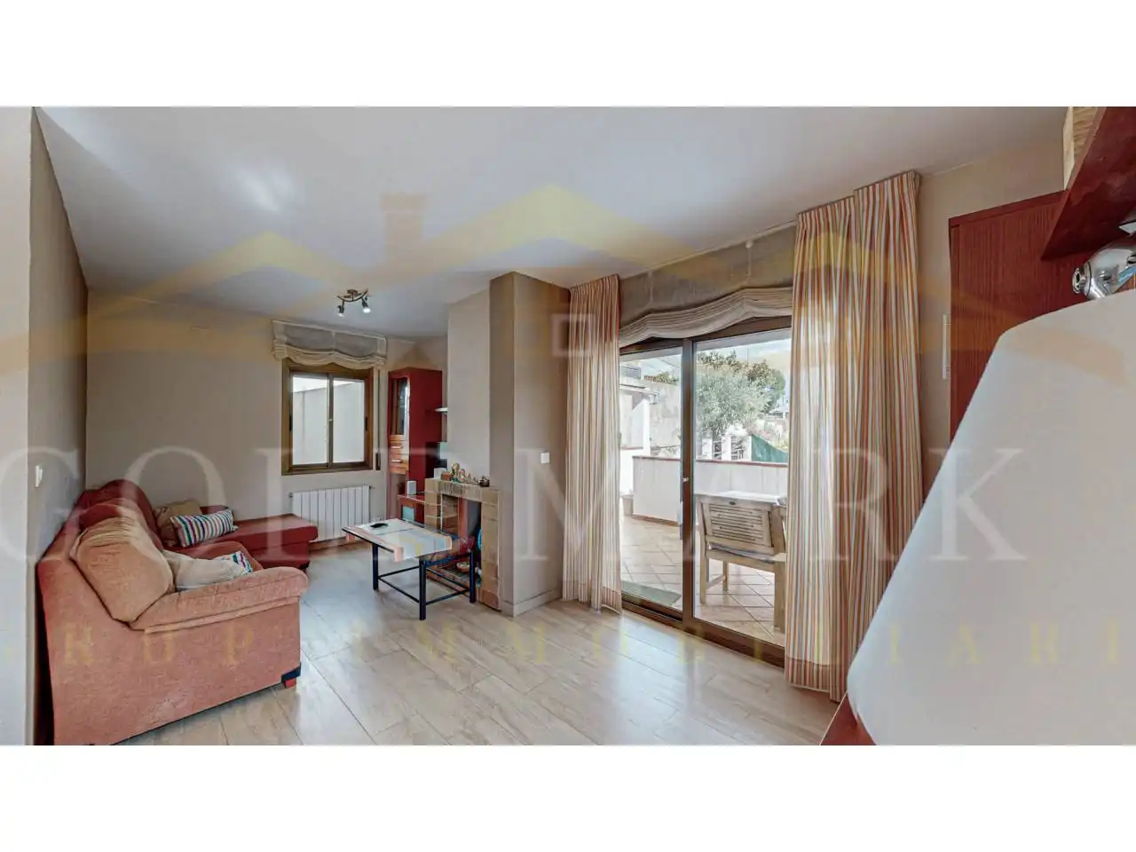 Sala de estar de Casa o chalet en venta en Corbera de Llobregat con Aire acondicionado, Calefacción y Jardín privado