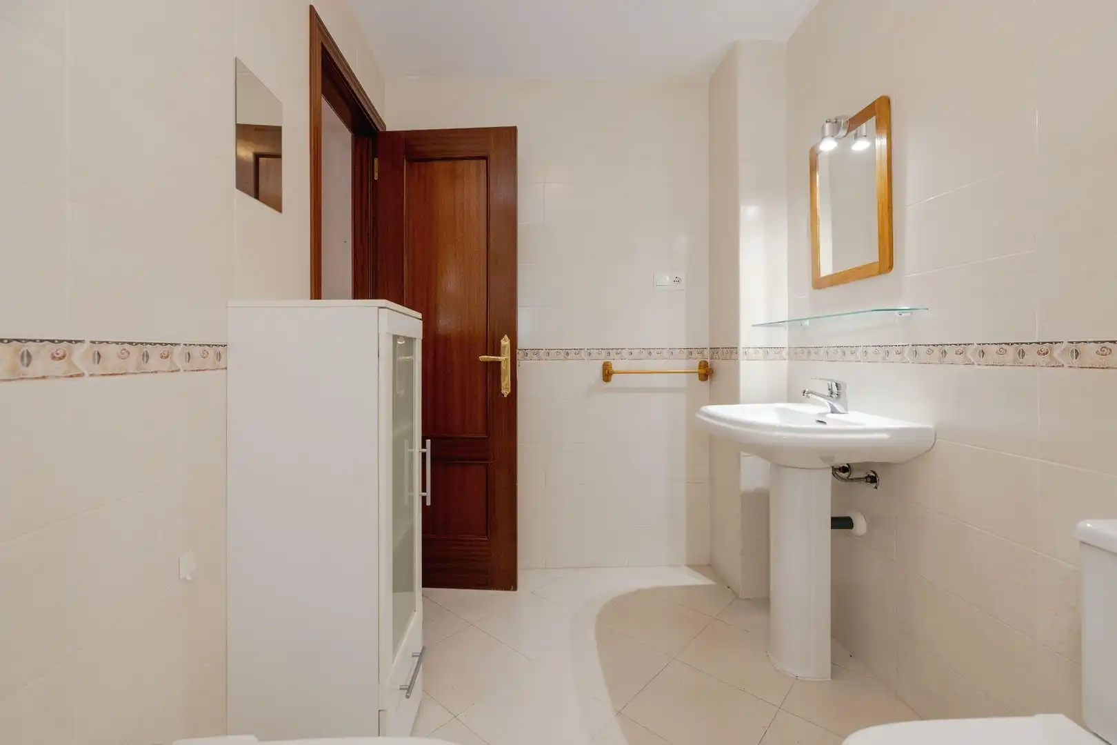 Badezimmer von Wohnung zum Verkauf in Almogía mit Klimaanlage, Terrasse und Abstellraum