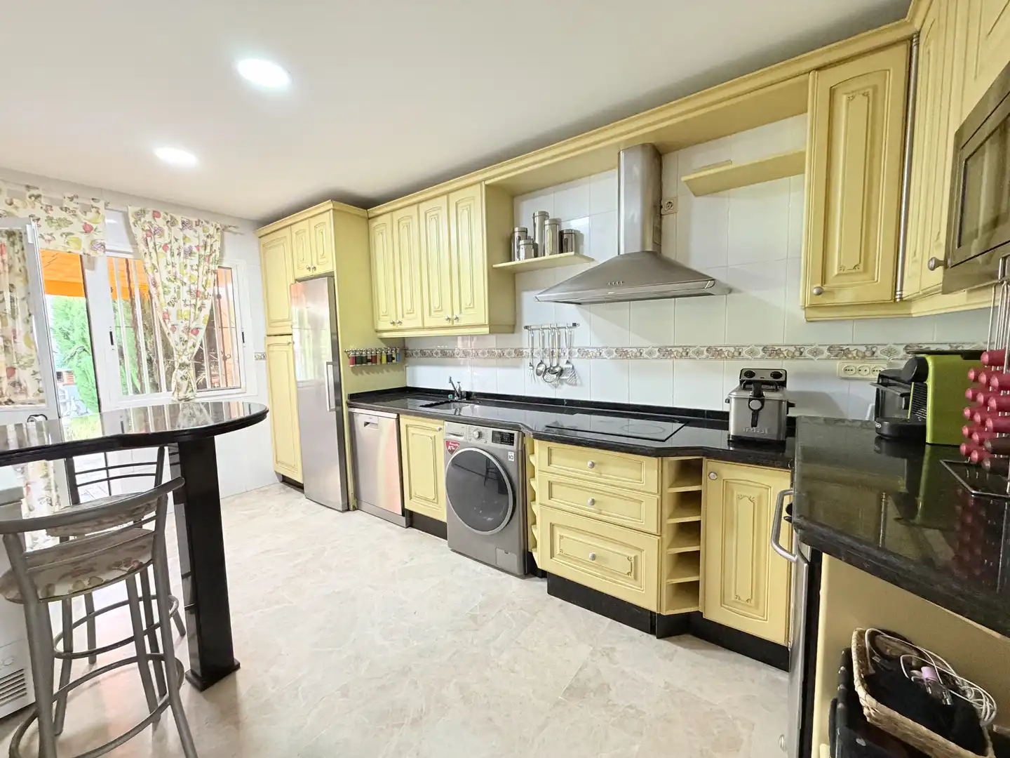 Kitchen of Detached homes for sale in Castilleja de Guzmán  with Air Conditioner, Terrace and Swimming Pool