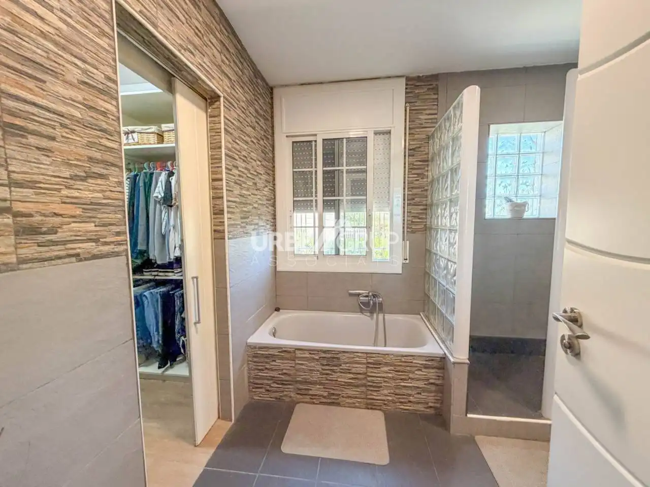 Bathroom of Detached homes for sale in Abrera  with Air Conditioner, Heating and Private garden