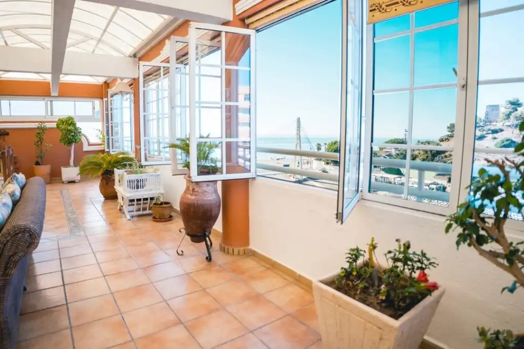 Terrasse von Maisonette zum Verkauf in Fuengirola mit Klimaanlage, Terrasse und Schwimmbad