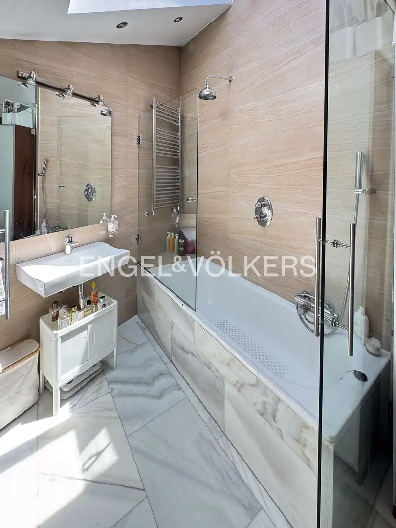 Bathroom of Flat for rent in Madrid  with Air Conditioner, Heating and Terrace