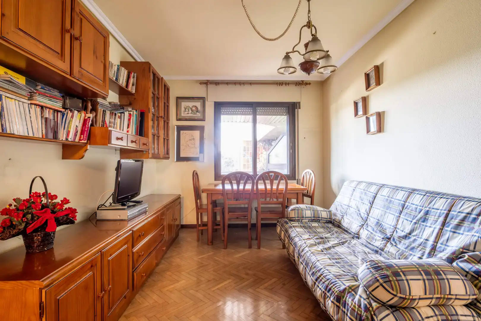 Wohnzimmer von Wohnung zum Verkauf in Zaragoza mit Klimaanlage, Heizung und Parkett
