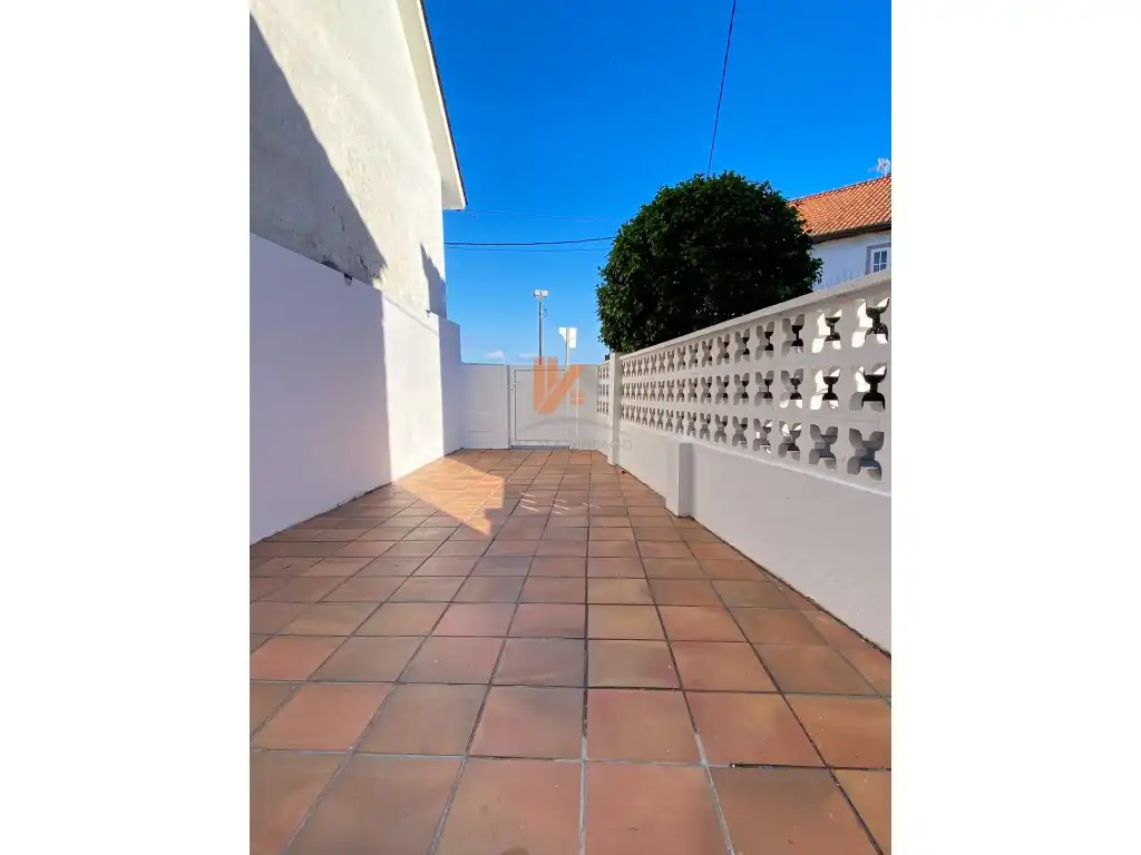 Vista exterior de Casa o xalet en venda en Ribeira amb Jardí privat i Forn