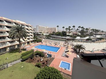 Apartamento con balcón en venta en Avenida 8 de Marzo