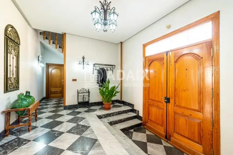 Haus oder Chalet zum Verkauf in Úbeda mit Terrasse, Abstellraum und Balkon